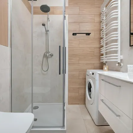 Boho Burgund Apart Z Balkonem I Parkingiem Niedaleko Centrum Lodzi By Renters Apartment