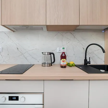 Apartment Boho Burgund Apart Z Balkonem I Parkingiem Niedaleko Centrum Lodzi By Renters