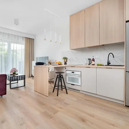 Boho Burgund Apart Z Balkonem I Parkingiem Niedaleko Centrum Lodzi By Renters *
