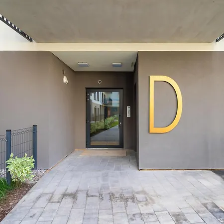 Apartment Boho Burgund Apart Z Balkonem I Parkingiem Niedaleko Centrum Lodzi By Renters