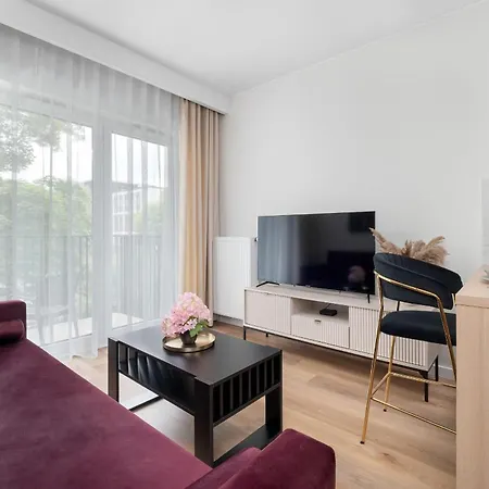 Boho Burgund Apart Z Balkonem I Parkingiem Niedaleko Centrum Lodzi By Renters *