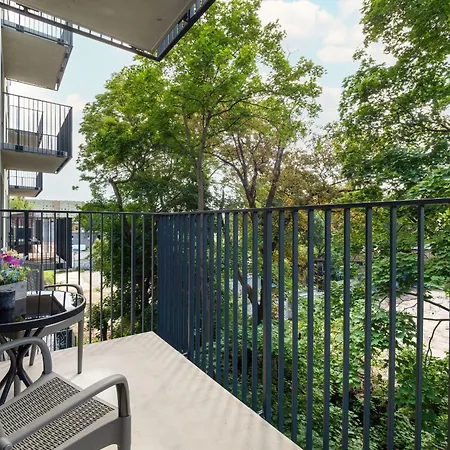 Boho Burgund Apart Z Balkonem I Parkingiem Niedaleko Centrum Lodzi By Renters Apartment